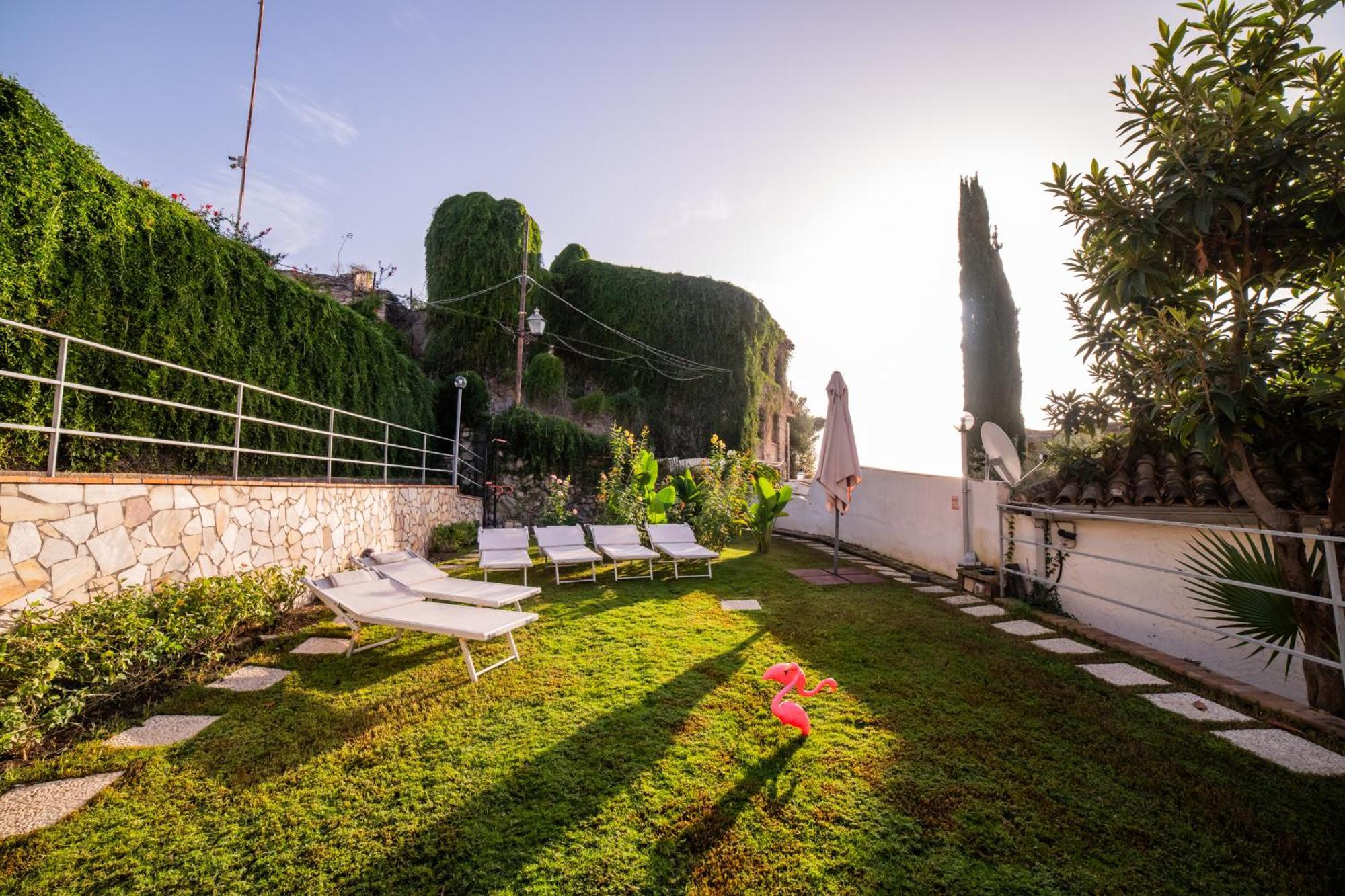 Garden Hotel 2*
